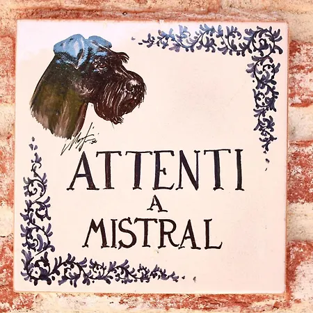 Casale Di Mistral بيت خشبي *